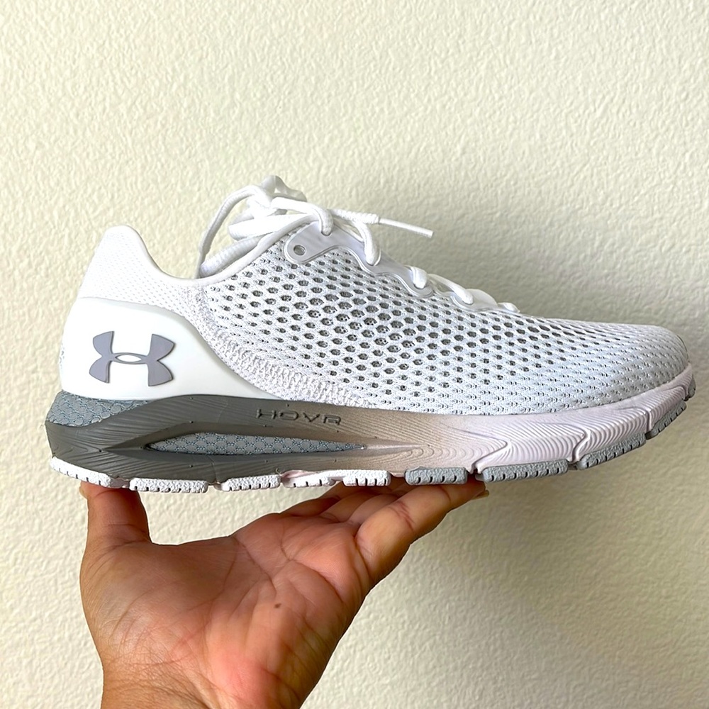 Brand New Under Armour  Women Shoes size 6.5 HOVR Sonic4